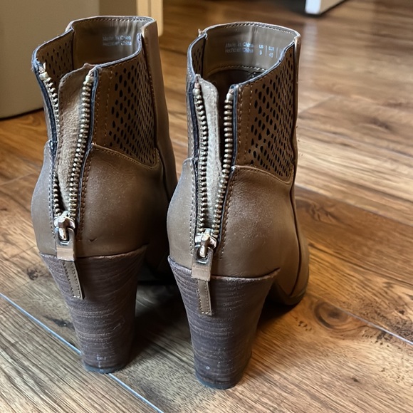 Spring Brown Booties - Picture 3 of 3